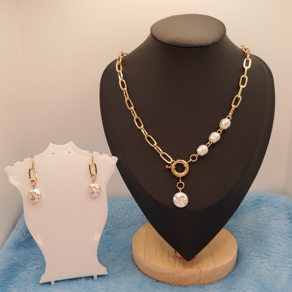 New Boutique/ Gold Plated Pearl & Paperclip Cavier Circle Clasp Necklace